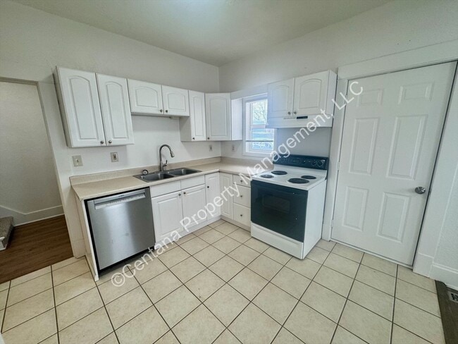 Building Photo - 612-614 13th Street North