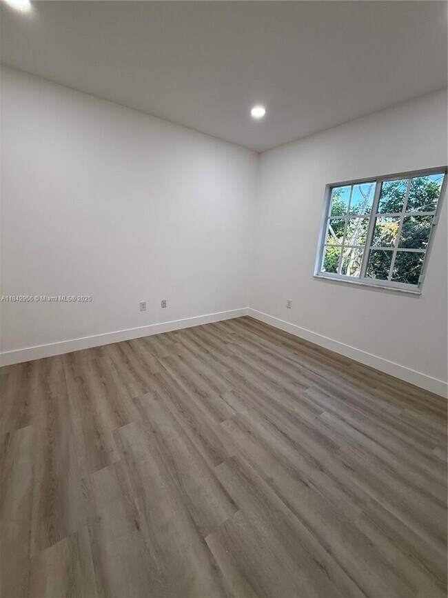 Building Photo - 8132 SW 17th Ct