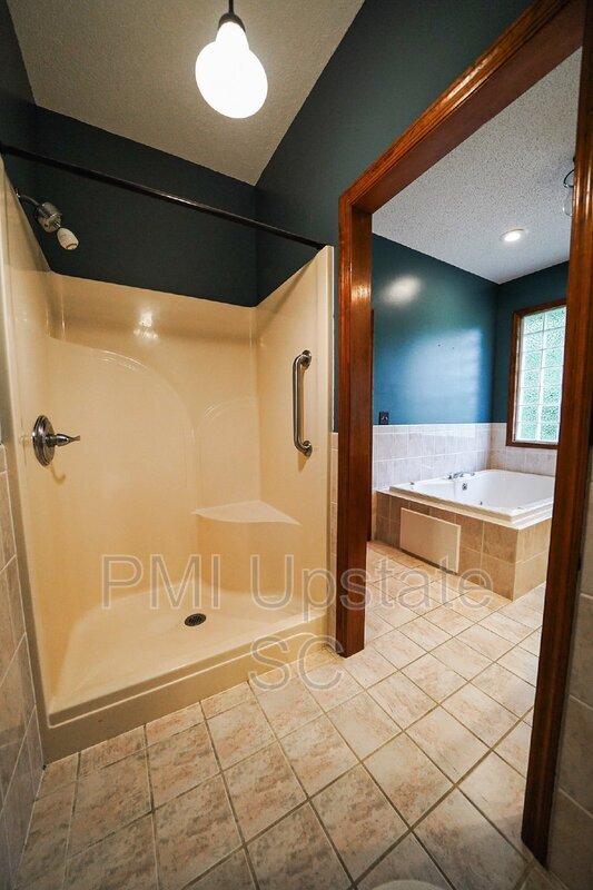 Building Photo - 165 Battleground Rd