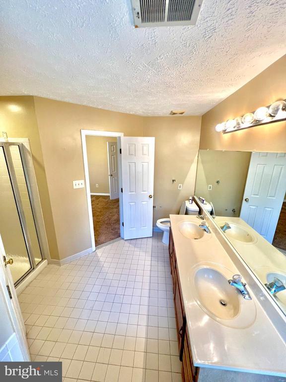Building Photo - 4306 Lord Fairfax Ct