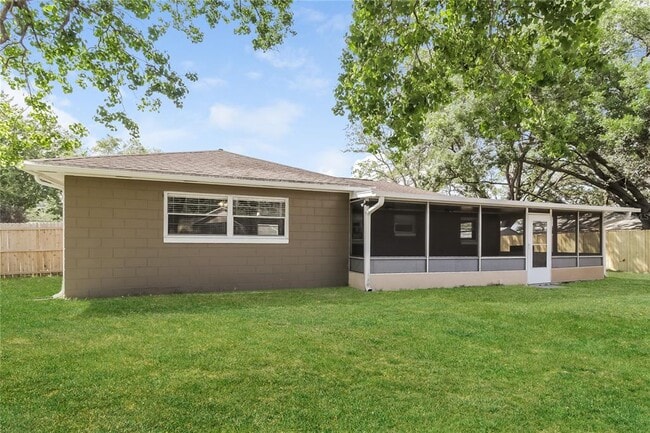 Building Photo - 3014 Windchime Cir W