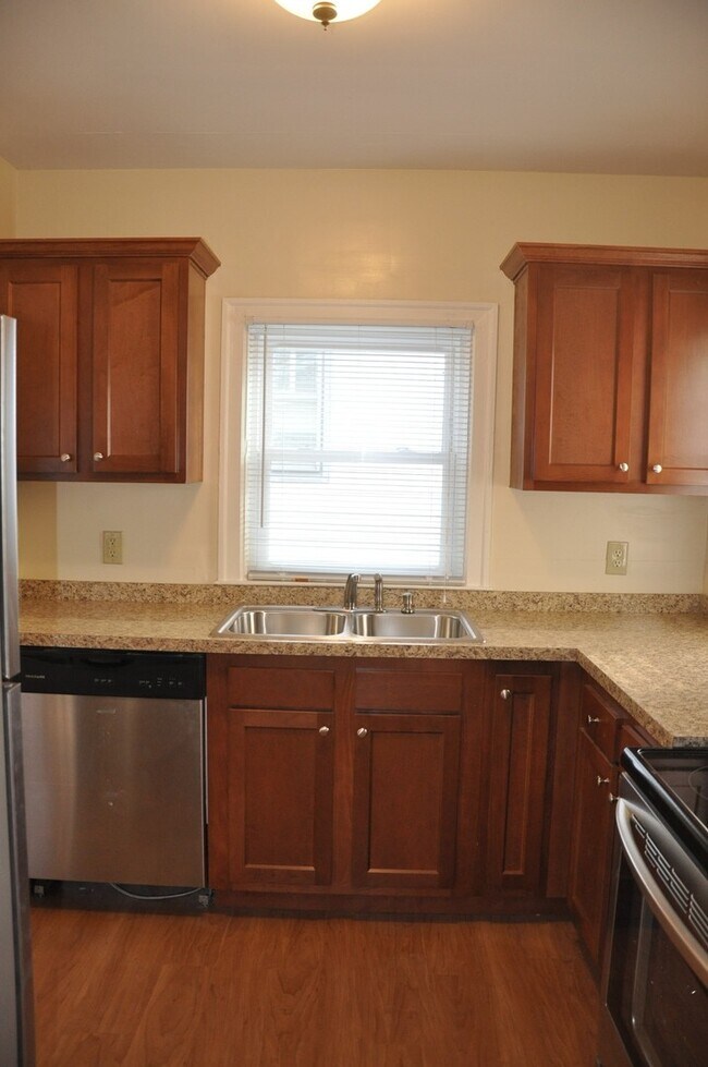 Building Photo - Pre-Leasing for Fall Semester 2026 - Walk to UK!