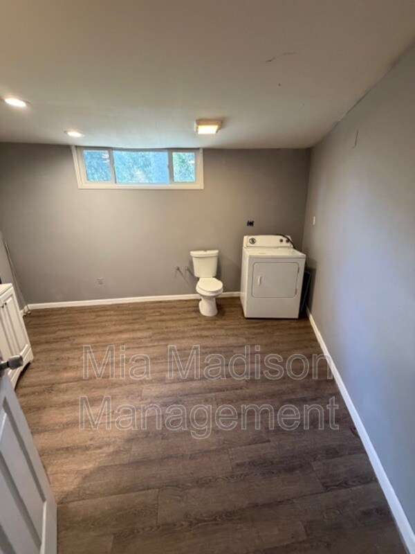 Building Photo - 5321 Athena Dr