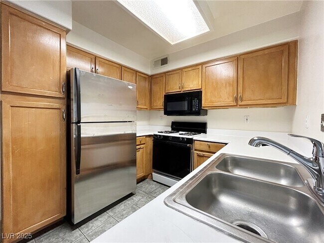 Building Photo - 3125 Casey Dr