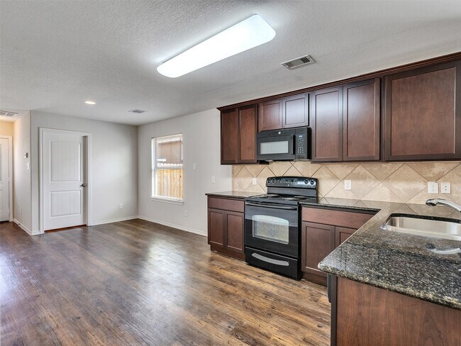 Building Photo - 2806 Morgensen Dr