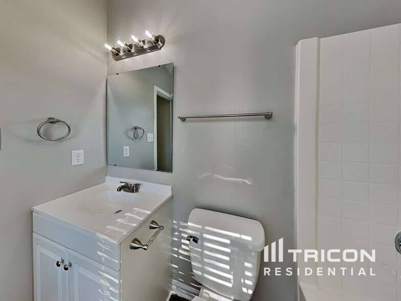 Building Photo - 198 Brantley Pl Dr