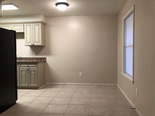 Building Photo - 605 San Benito Ct