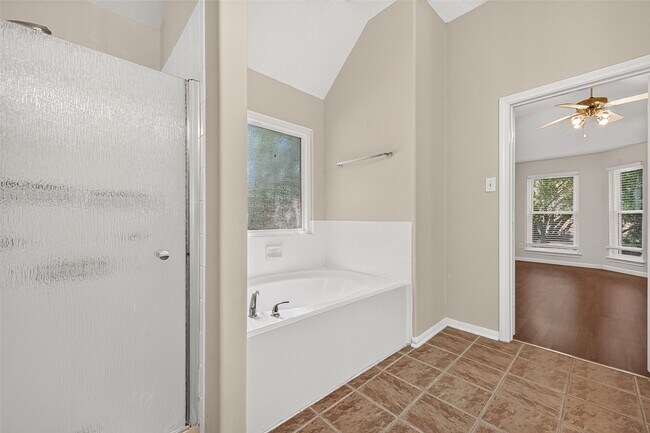 Building Photo - 12110 Laurel Ct