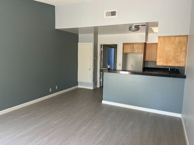 Building Photo - 660 W Bonita Ave