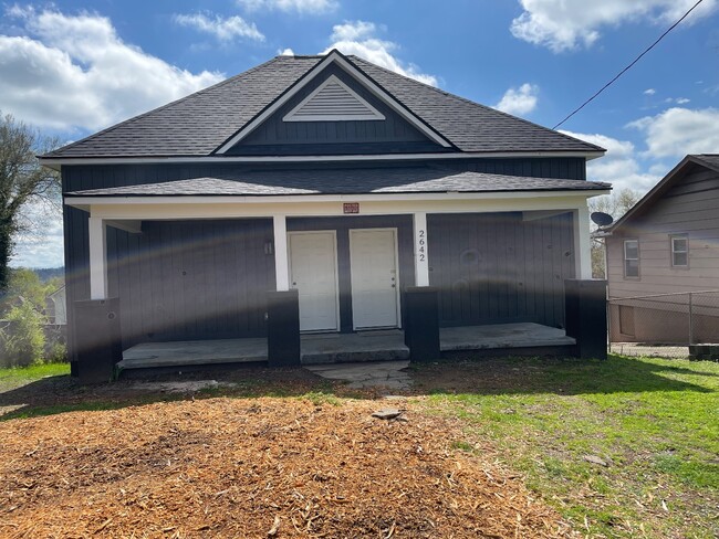 Building Photo - 2642 Summit Ave