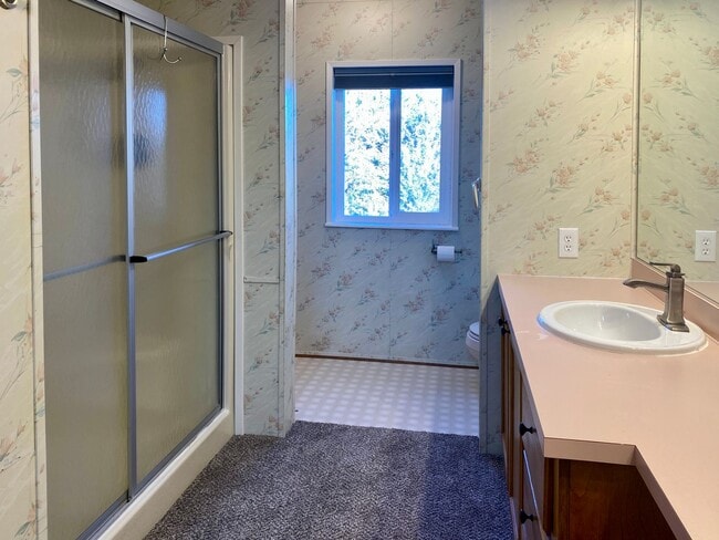 Building Photo - 3 Bedroom 2 Bathroom house in Crooked River Ranch with huge views and a shop!