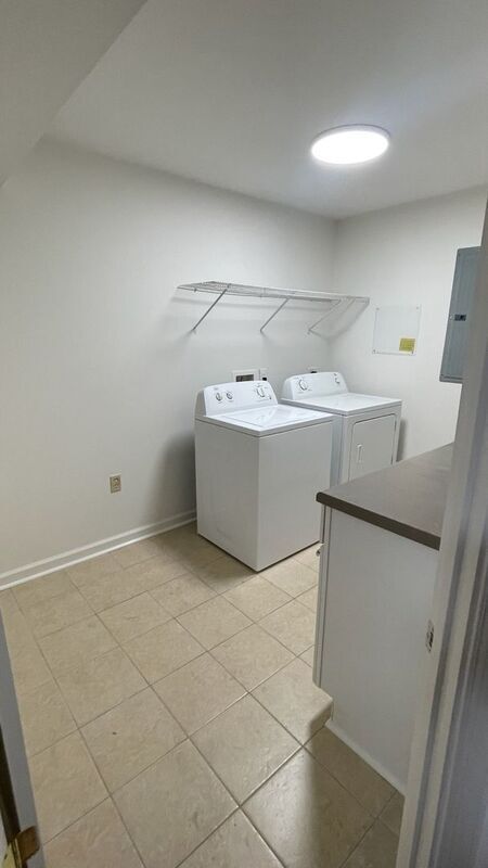 Building Photo - 41 Pine Needle Way