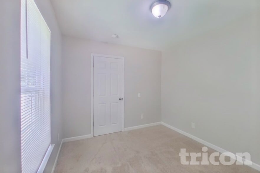Building Photo - 5400 Peachwood Dr