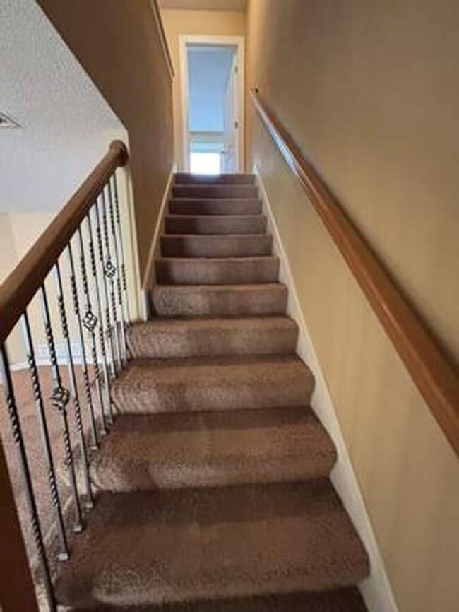 Building Photo - Spacious 2BR 2.5 BA Home w/ Granite tops + Garage in Blue Springs