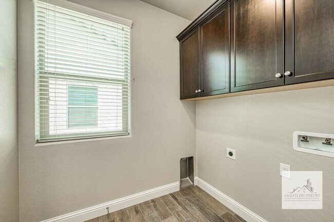 Building Photo - Stunning Granville Home in Copper River Canvas Gated Community!