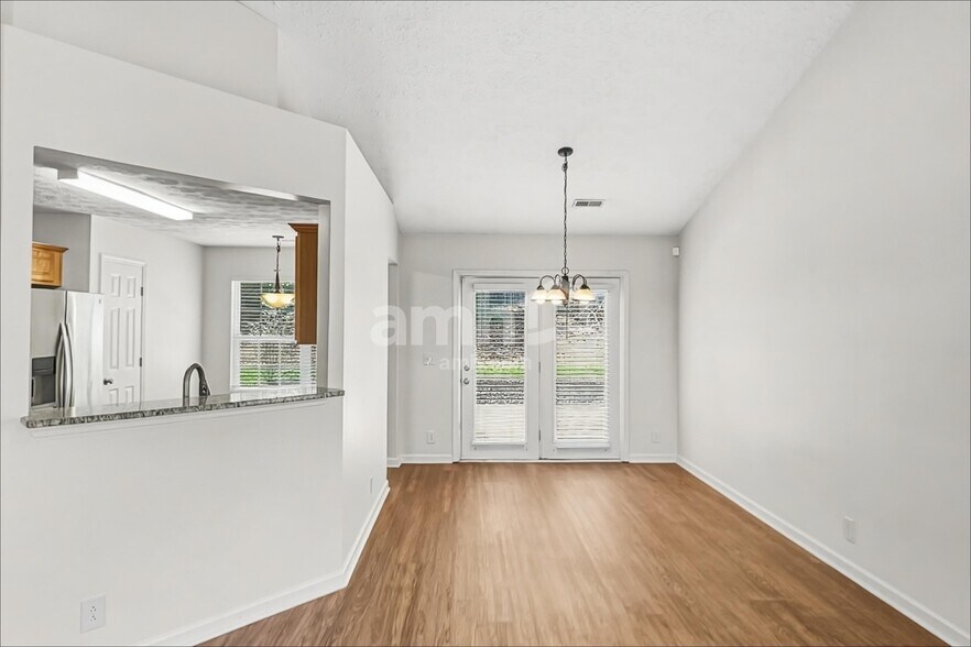 Building Photo - 916 Springs Hill Way