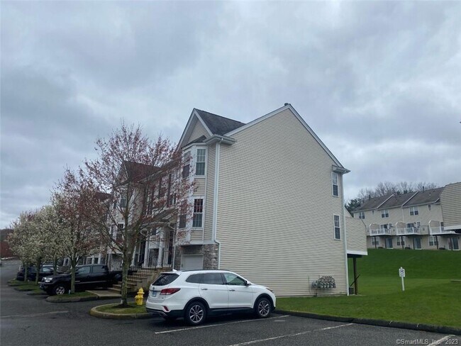 Building Photo - 1305 Sienna Dr