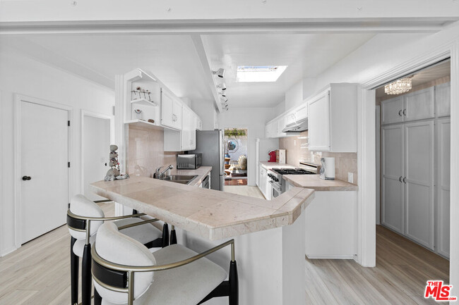 Building Photo - 27060 Malibu Cove Colony Dr