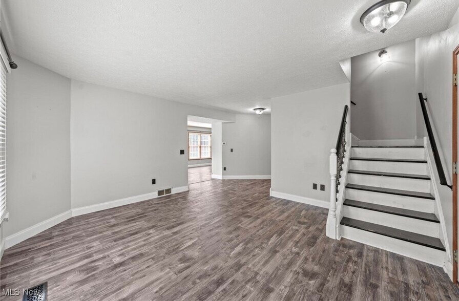 Building Photo - 430 Charleton Dr