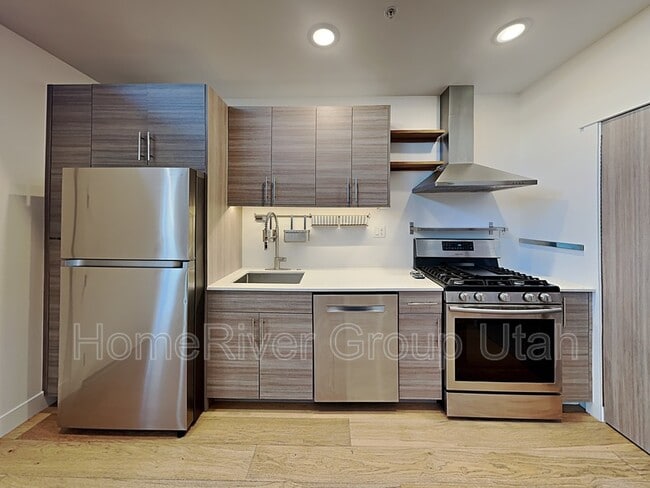Building Photo - 877 S 200 W