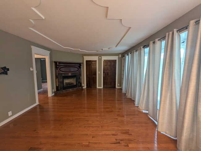 Building Photo - 501 NE Broadway St