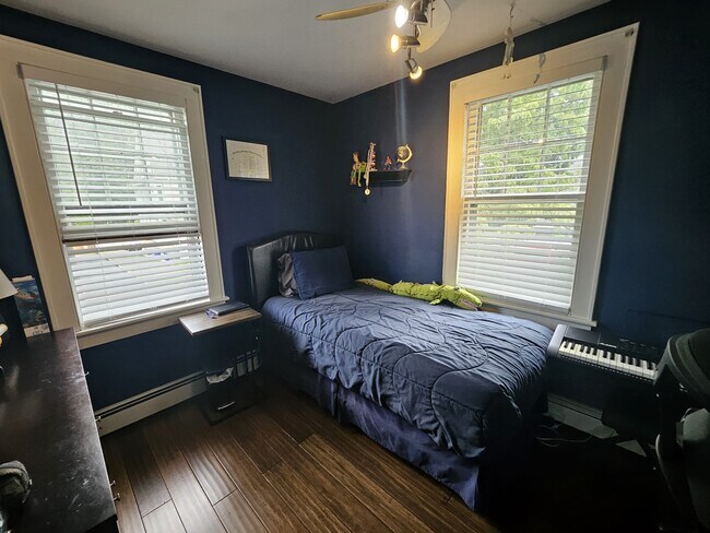 BEDROOM - 15 Overland Ave