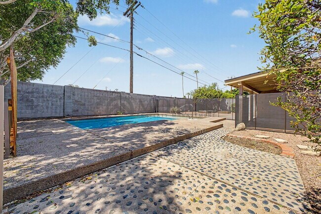 Building Photo - 3333 E Medlock Dr