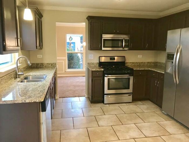Building Photo - 2105 Aspen Dr