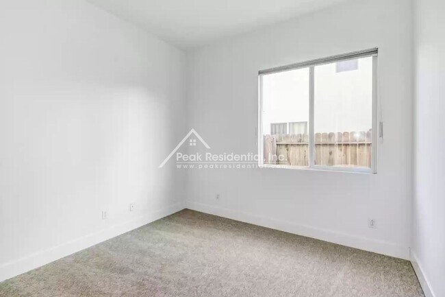 Building Photo - Wonderful 3bd/2ba Elk Grove Home with 2 Car Garage