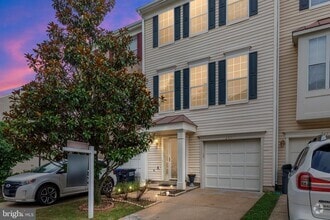 Building Photo - 2471 Clover Field Cir