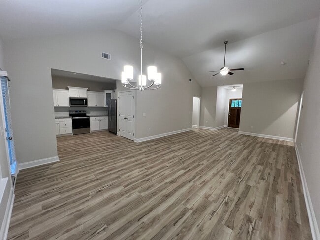 Building Photo - 3 Bed 2 Bath Home with Porches and Huge Ba...