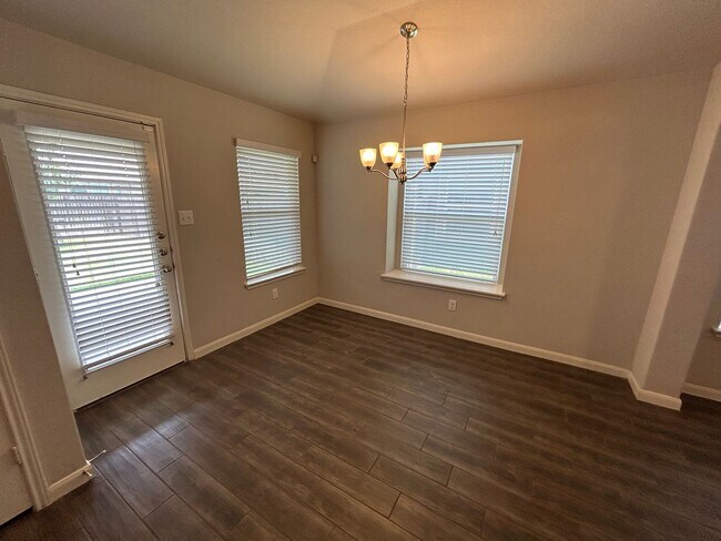 Building Photo - 3/2/2 in Avery Park / Fridge Included  / W...