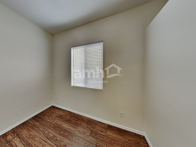 Building Photo - 33 E Calle Vivaz