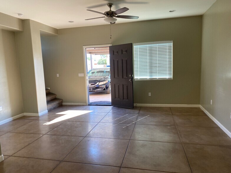 Building Photo - 3623 E Bellevue St