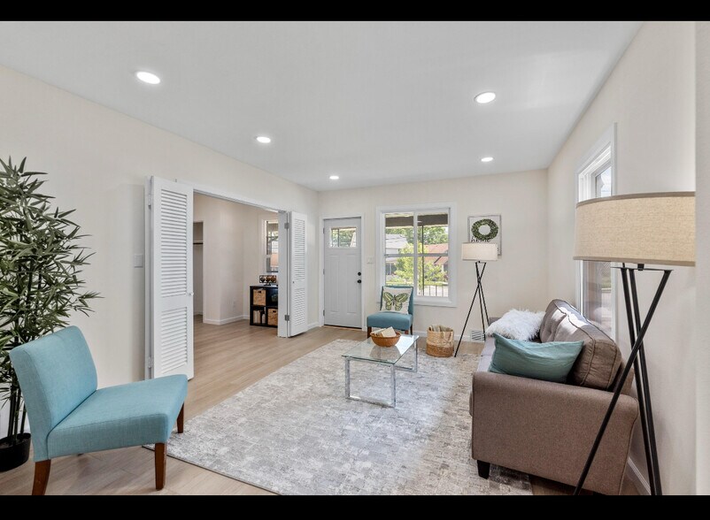 Building Photo - 1055 N 68th St
