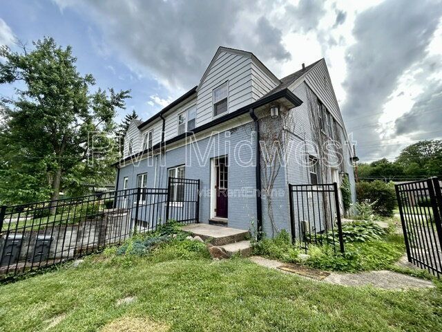 Building Photo - 5663 N Illinois St