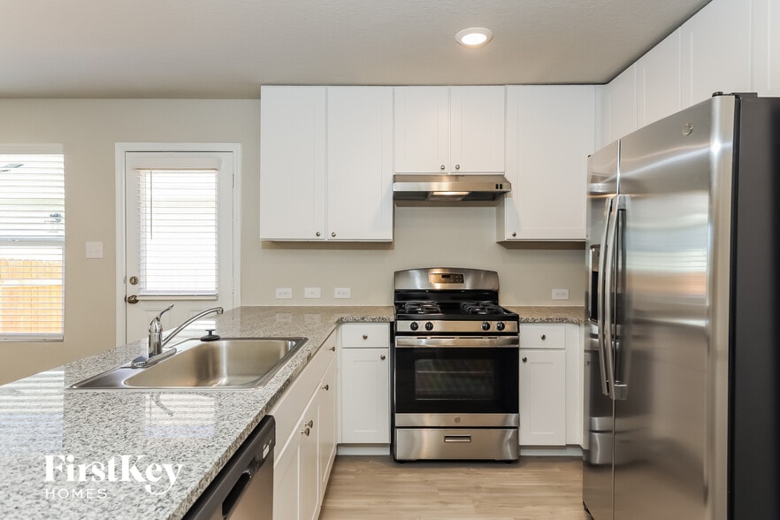 Building Photo - 10719 Prusiner Dr