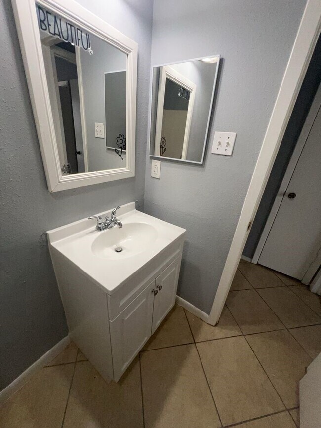 Building Photo - 4546 Algernon Dr