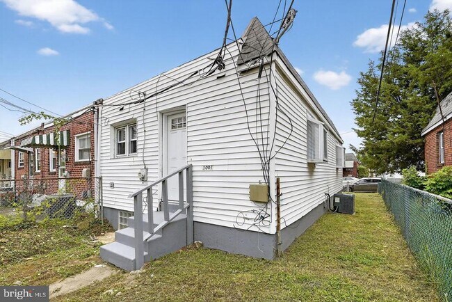 Building Photo - 1001 Burnside Rd