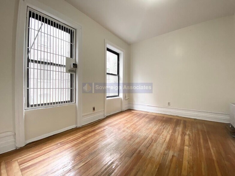 Primary Photo - 182 Claremont Ave