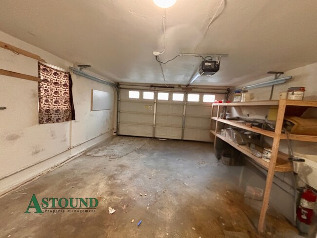 Building Photo - 915 Glendome Cir