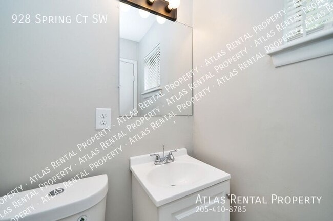 Building Photo - 928 Spring Ct SW
