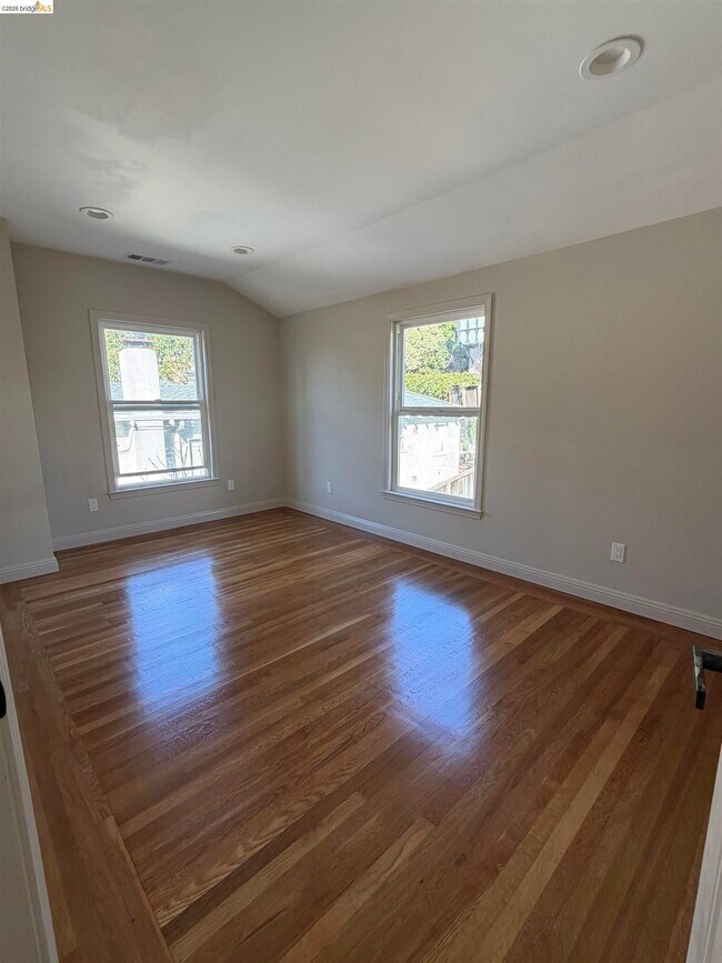 Building Photo - 83 Alamo Ave