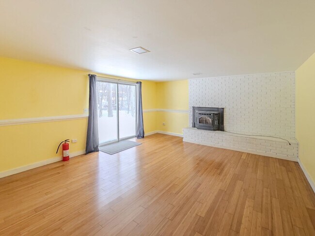 Building Photo - Spacious 4BR/2.5BA/2Car Garage Home with Finished Basement & Hardwood Floors – Gales Ferry