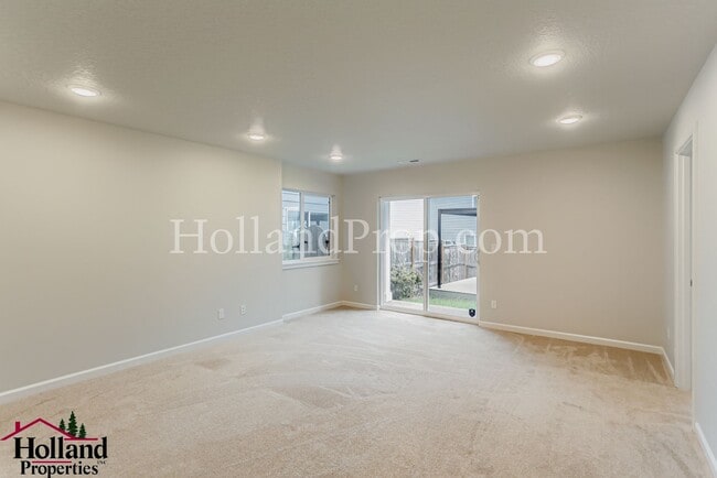 Building Photo - ** Stunning 5-Bedroom, with Pergola! Move in special $300 off first month rent*** NEW PRICE at $2...