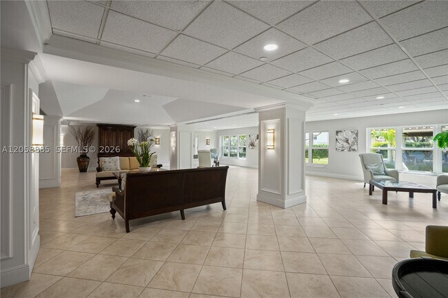 Building Photo - 3200 Port Royale Dr N