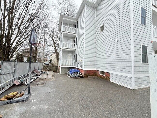 Building Photo - 23 Bellevue St