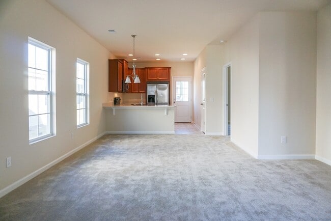 Building Photo - Lovely 3 bedroom 2 Bath Ranch with 2 Car Garage in Goose Creek