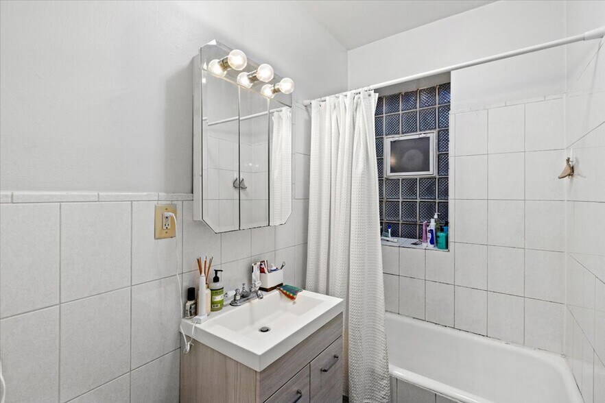 Building Photo - 442 W Arlington Pl