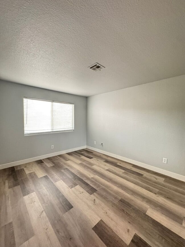 Building Photo - Charming 2-Bedroom, 1-Bath Condo